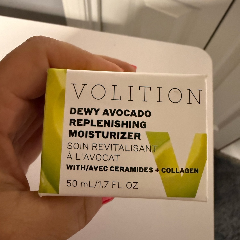 Volition Dewy Avocado Replenishing Moisturizer - Green